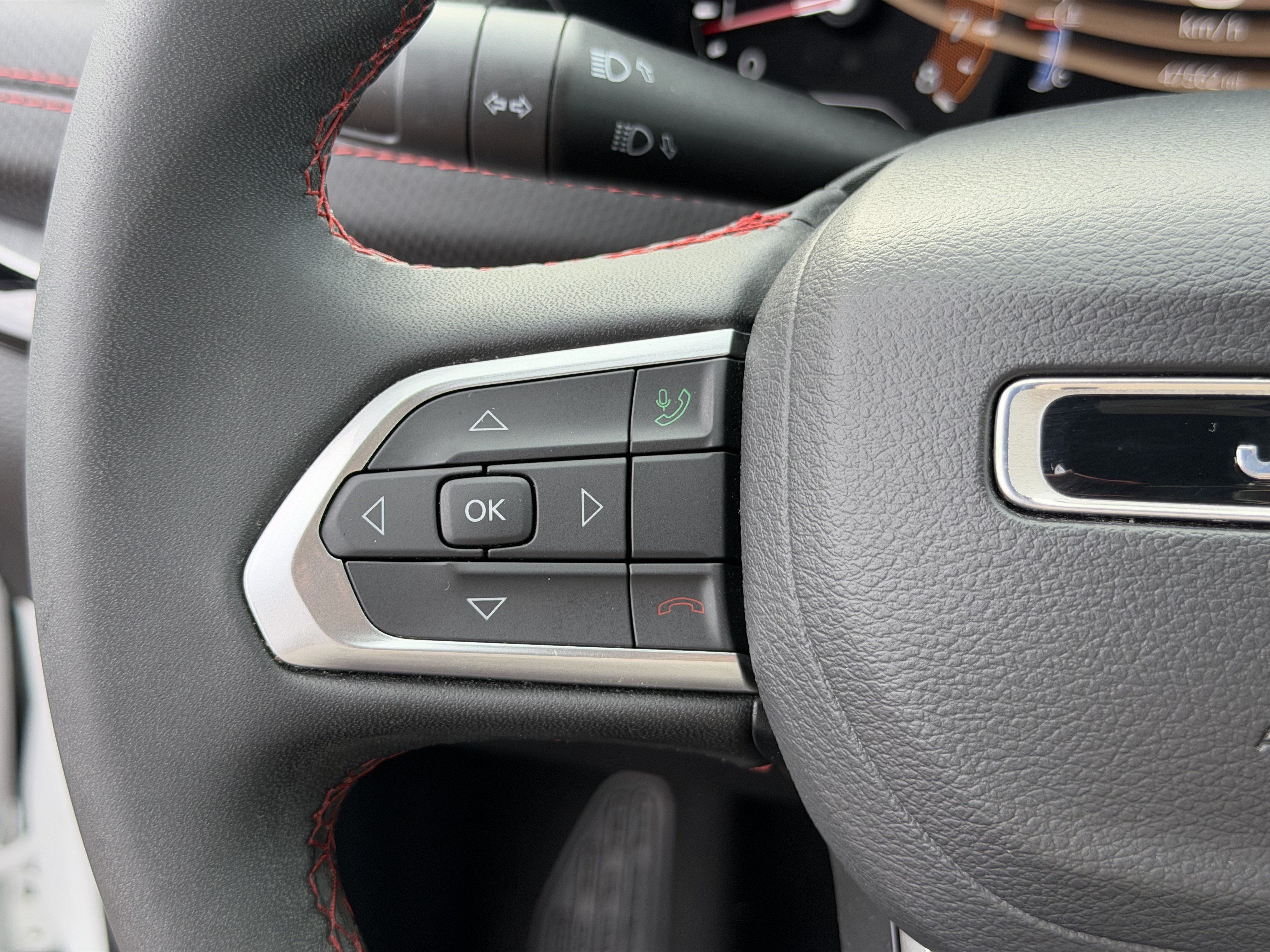 Used 2024 Jeep Compass Trailhawk AWD/4WD image 25