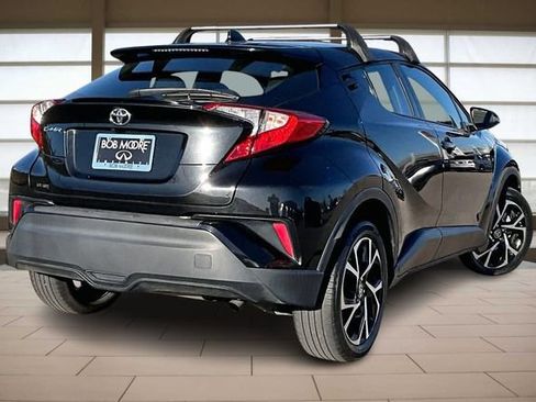 Used 2022 Toyota C-HR XLE image 2