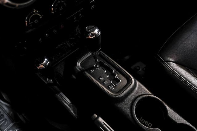Used 2016 Jeep Wrangler Unlimited Sahara w/ Dual Top Group AWD/4WD image 27