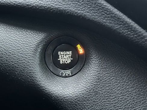 Used 2019 Jeep Cherokee Latitude Plus w/ Cold Weather Group image 37