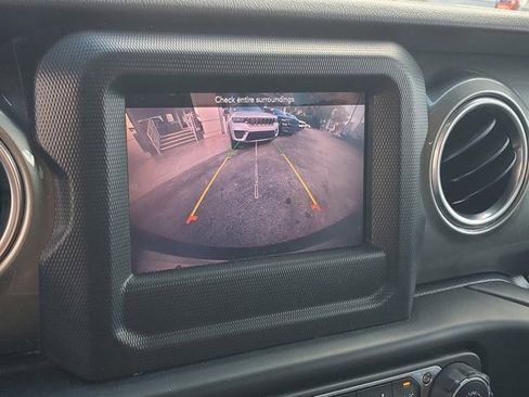 Certified 2020 Jeep Wrangler Unlimited Sahara AWD/4WD image 24