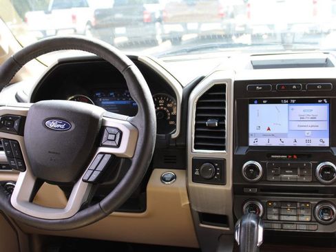 Used 2017 Ford F150 Lariat w/ Equipment Group 502A Luxury image 13