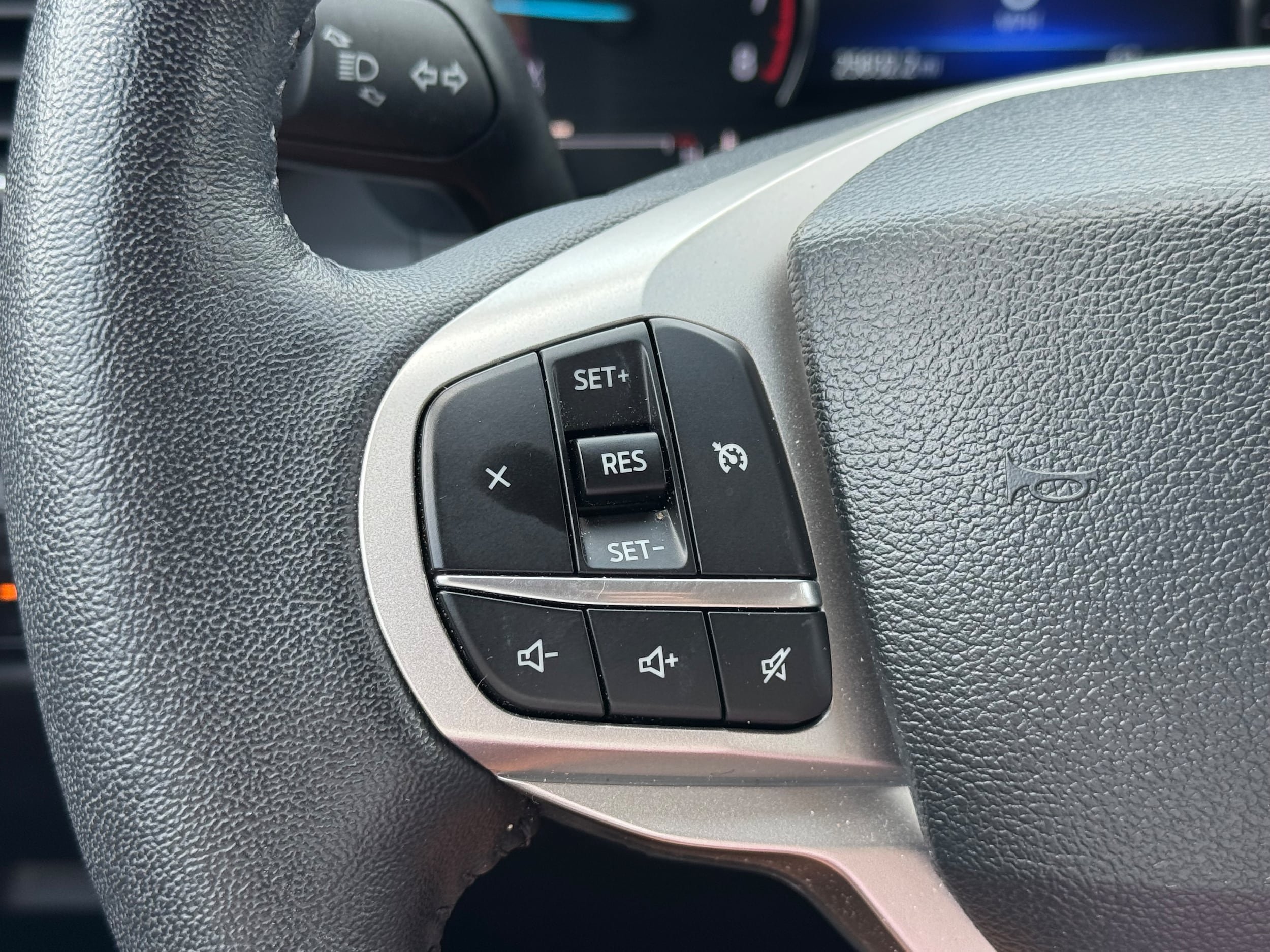 Used 2023 Ford Explorer XLT w/ Equipment Group 202A RWD image 19