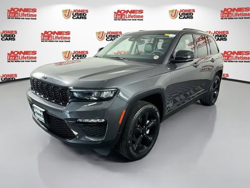 Used 2024 Jeep Grand Cherokee Limited w/ Black Appearance Package AWD/4WD image 14