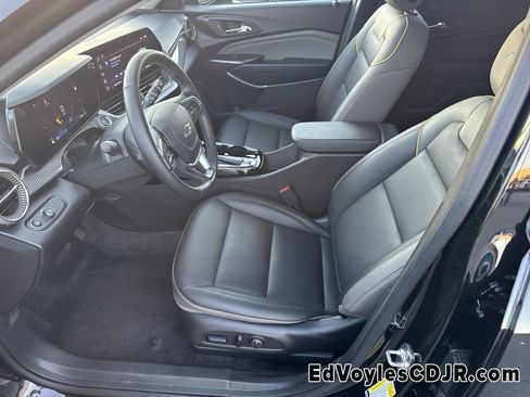 Used 2025 Chevrolet Trax ACTIV image 11