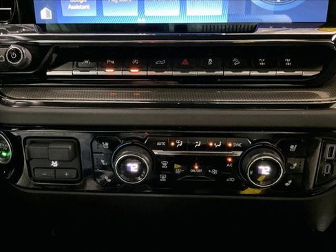 Used 2023 Chevrolet Silverado 1500 ZR2 image 32