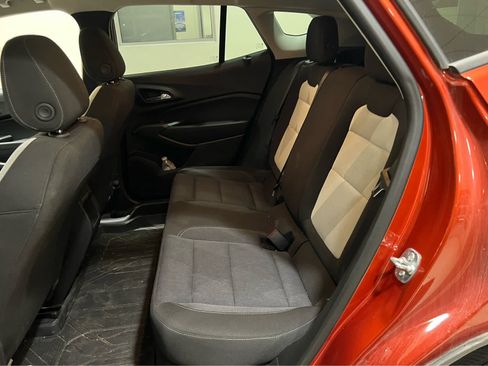 Used 2024 Chevrolet Trax LS w/ LS Convenience Package FWD image 9