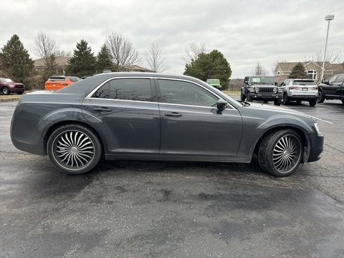 Used 2016 Chrysler 300 Limited image 6