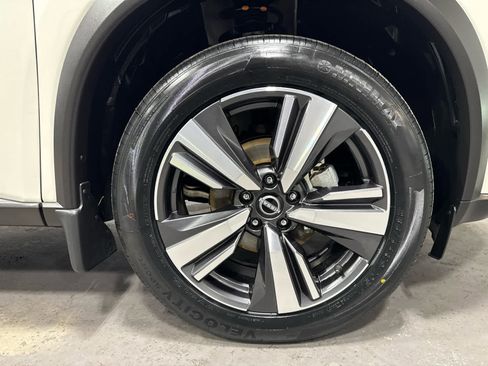 Used 2023 Nissan Rogue SL w/ SL Premium Package image 32