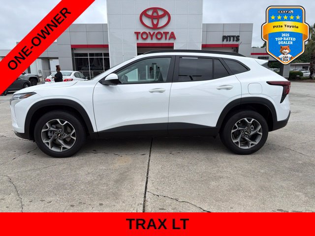 Used 2025 Chevrolet Trax LT FWD image 8