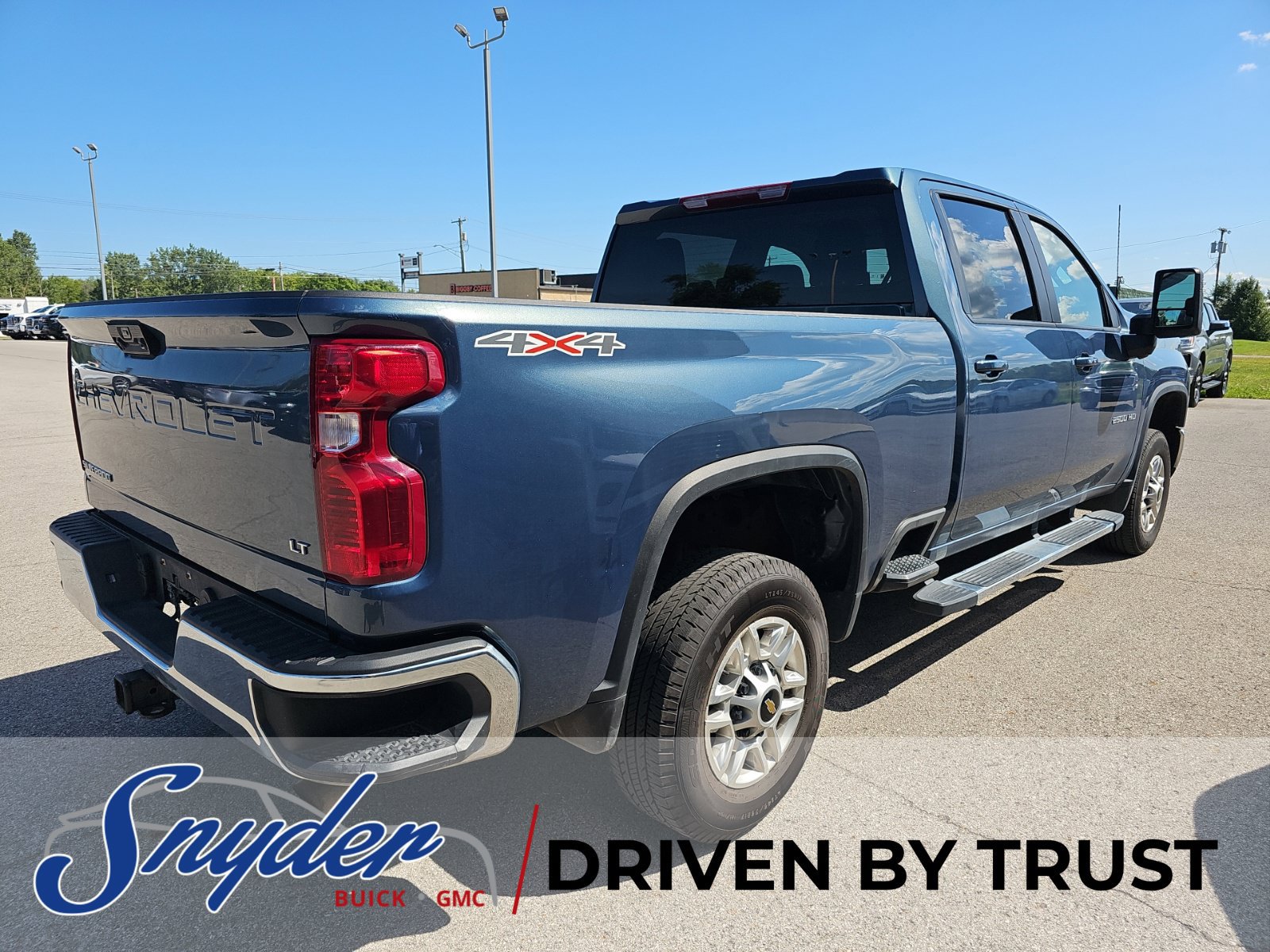 Used 2025 Chevrolet Silverado 2500 LT w/ Convenience Package AWD/4WD image 6