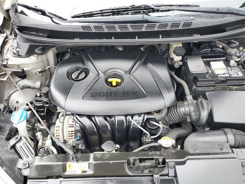 Used 2016 Hyundai Elantra SE image 9
