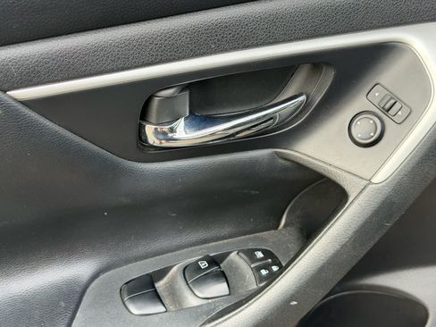 Used 2017 Nissan Altima 2.5 S w/ Power Driver Seat Package FWD image 5