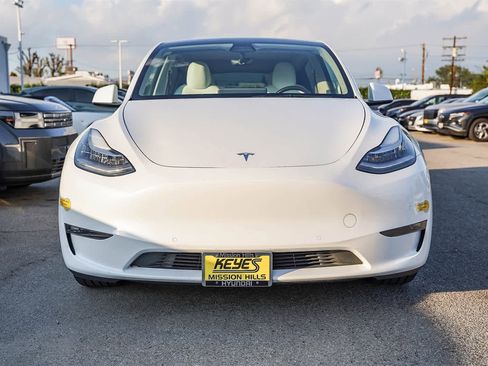 Used 2022 Tesla Model Y Long Range image 2