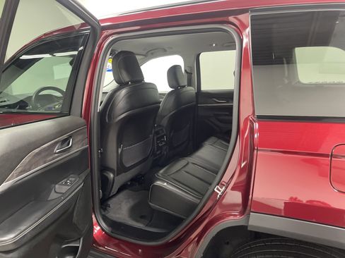 Used 2023 Jeep Grand Cherokee Limited w/ Black Appearance Package AWD/4WD image 13