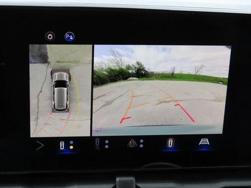 Certified 2025 Chevrolet Equinox LT w/ Convenience Package II AWD/4WD image 5