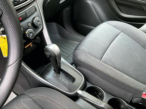 Used 2019 Chevrolet Trax LT image 16