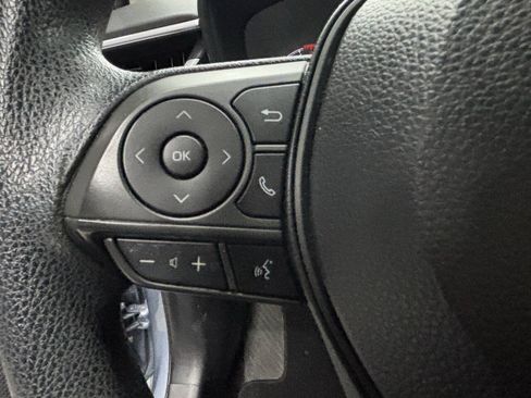 Used 2020 Toyota Corolla LE FWD image 19