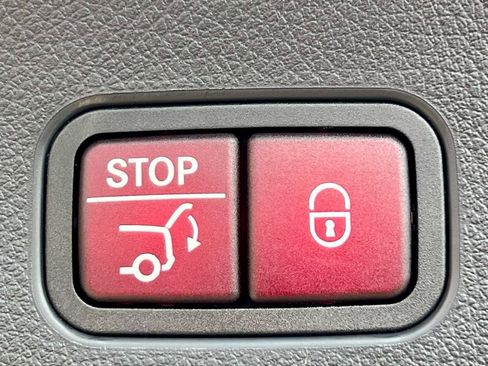 Certified 2023 Mercedes-Benz GLC 300 4MATIC image 50