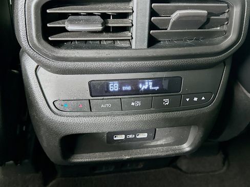 Used 2023 Honda Pilot Touring image 34