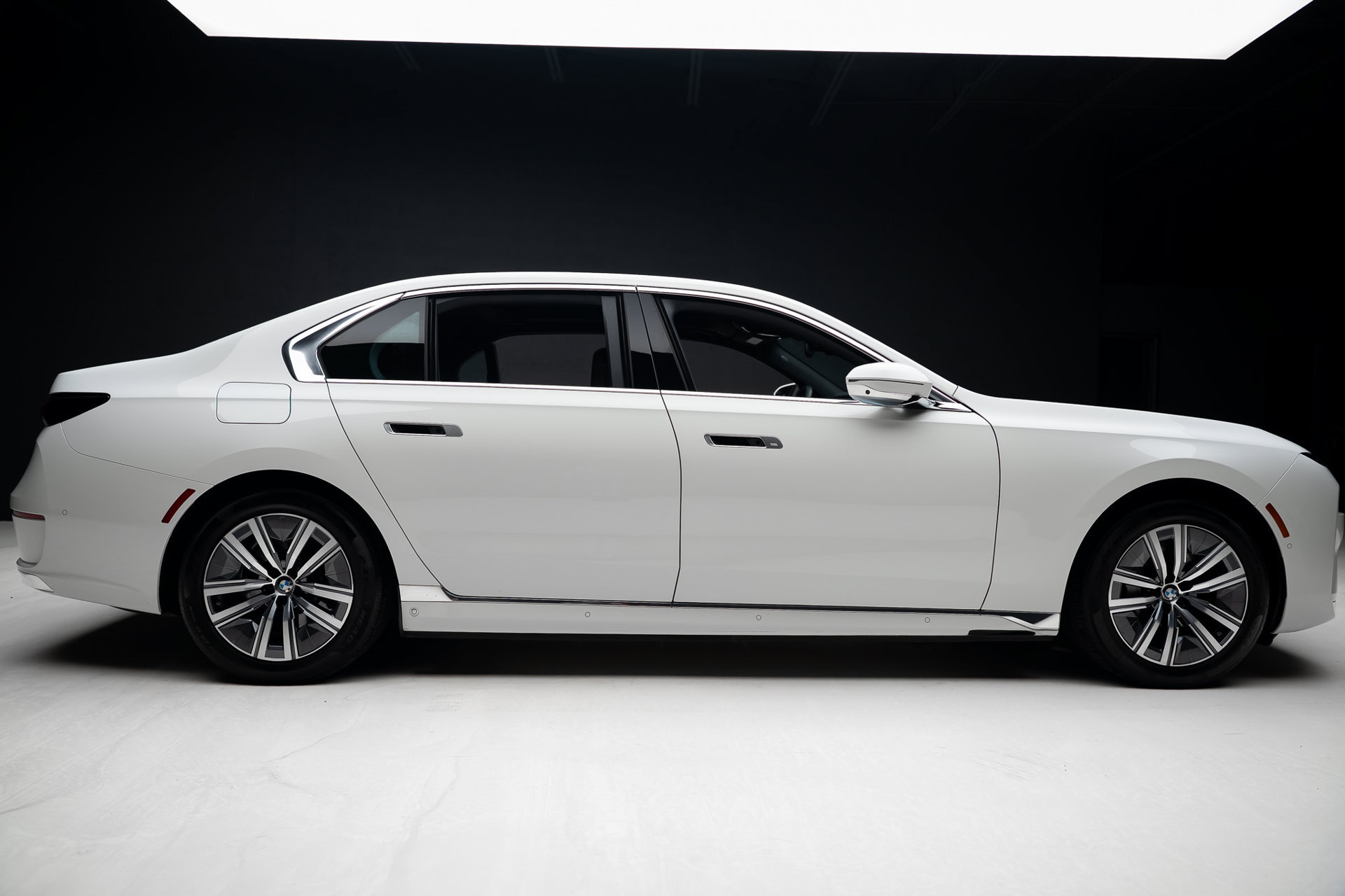 Used 2024 BMW i7 eDrive50 w/ Executive Package RWD image 35
