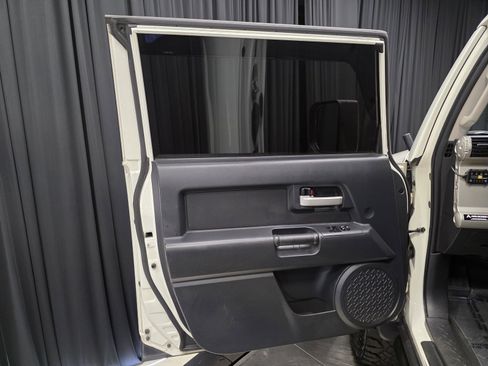 Used 2013 Toyota FJ Cruiser 4WD image 12