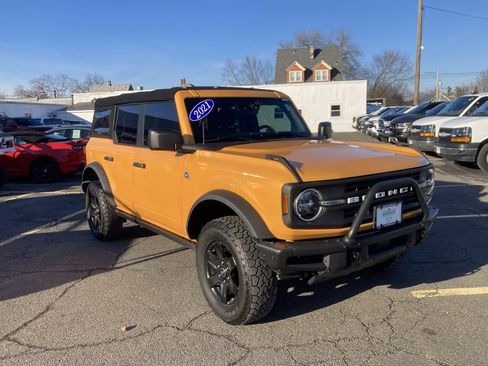 Used 2021 Ford Bronco Black Diamond image 9