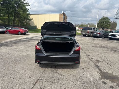 Used 2025 Toyota Camry SE image 29