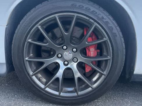Used 2016 Dodge Challenger SRT w/ Technology Group RWD image 11