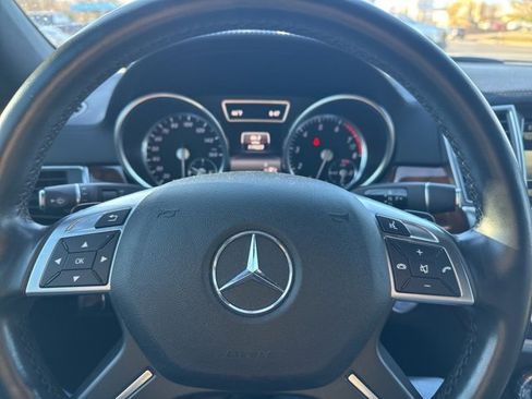 Used 2015 Mercedes-Benz GL 550 4MATIC image 33
