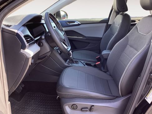 Used 2023 Volkswagen Taos SE w/ Panoramic Sunroof Package FWD image 24