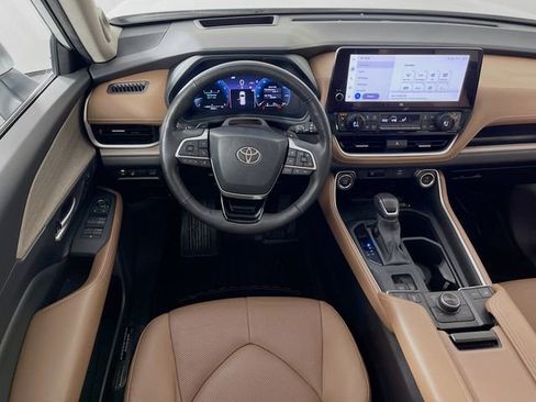 Used 2024 Toyota Grand Highlander Platinum image 23