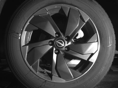 Used 2025 Nissan Rogue SV image 14