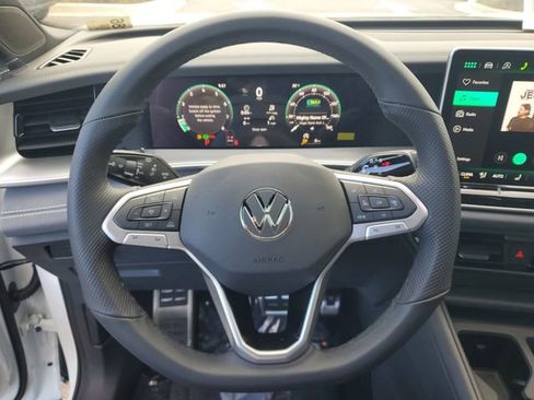 New 2026 Volkswagen Tiguan SE R-Line image 20