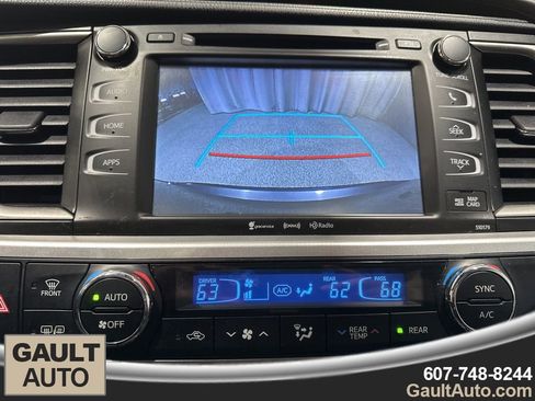 Used 2018 Toyota Highlander XLE AWD/4WD image 11