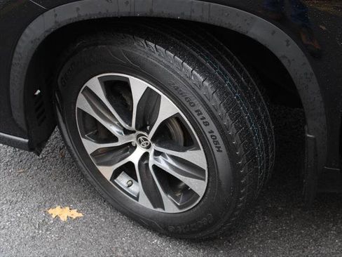 Certified 2021 Toyota Highlander XLE image 17