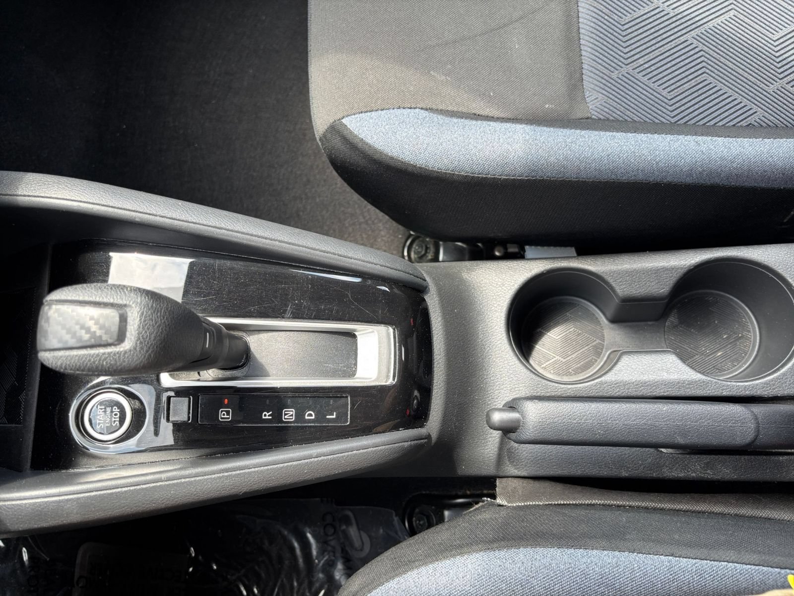 Used 2025 Nissan Versa SV FWD image 37