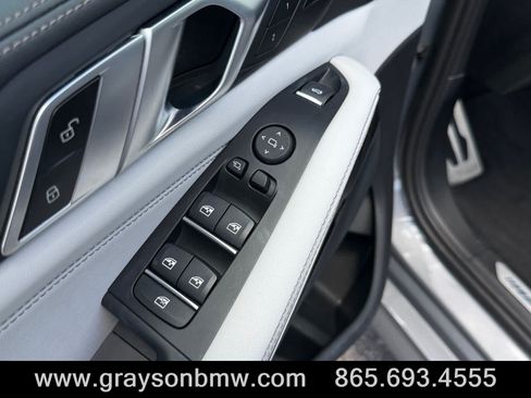 Used 2024 BMW X5 xDrive40i w/ M Sport Package AWD/4WD image 15