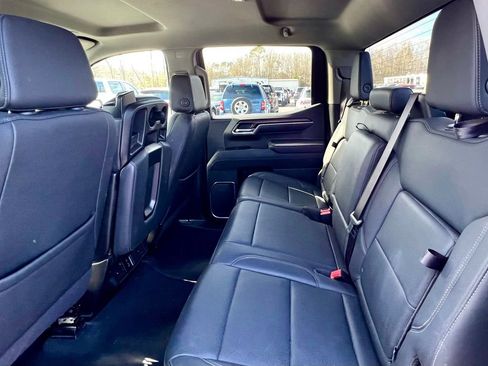 Used 2025 GMC Sierra 1500 SLT image 5