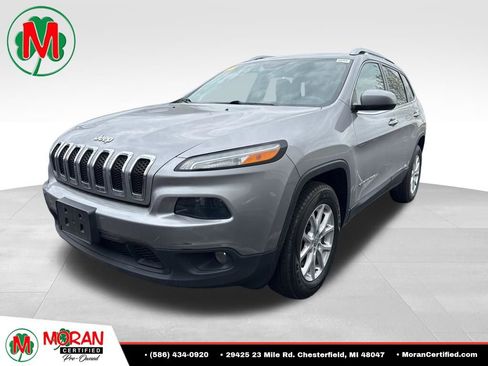 Used 2018 Jeep Cherokee Latitude w/ Safety Group AWD/4WD image 1