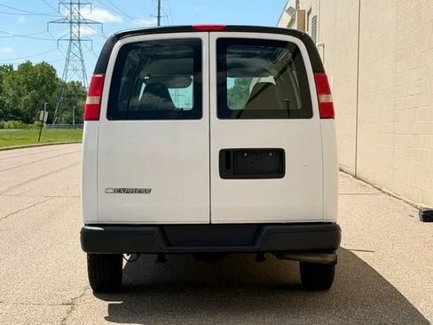 Used 2007 Chevrolet Express 1500 RWD image 15