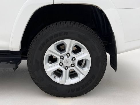 Used 2018 Toyota 4Runner SR5 Premium AWD/4WD image 28