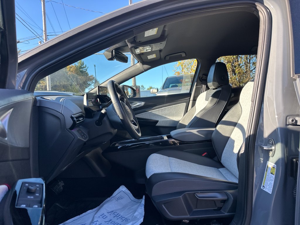 Used 2023 Volkswagen ID.4 Pro RWD image 9