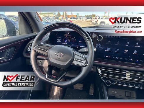 Used 2025 Chevrolet Traverse RS image 39