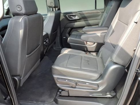 Used 2023 Chevrolet Suburban LT w/ LT Signature Plus Package AWD/4WD image 13