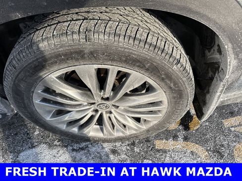 Used 2022 Toyota Highlander Platinum image 4