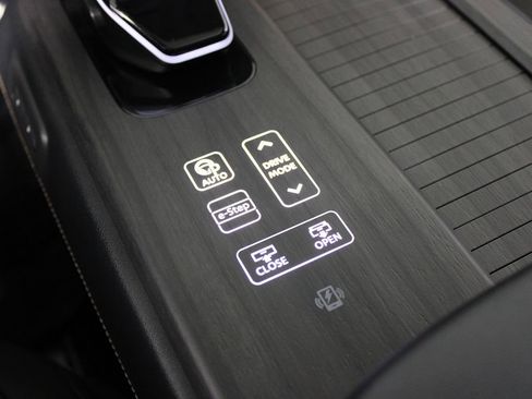 Used 2023 Nissan Ariya FWD image 14