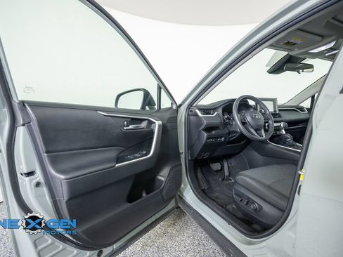 Used 2022 Toyota RAV4 XLE w/ Convenience Package AWD/4WD image 9