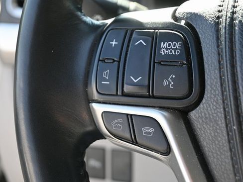 Used 2015 Toyota Highlander Limited image 18
