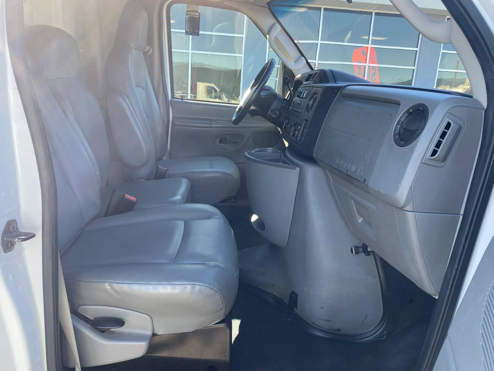 Used 2011 Ford E-450 and Econoline 450 Super Duty RWD image 17